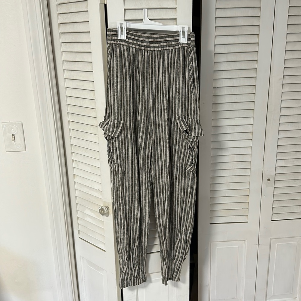 Urban Outfitters BDG baggy, linen, cargos. Size: small.